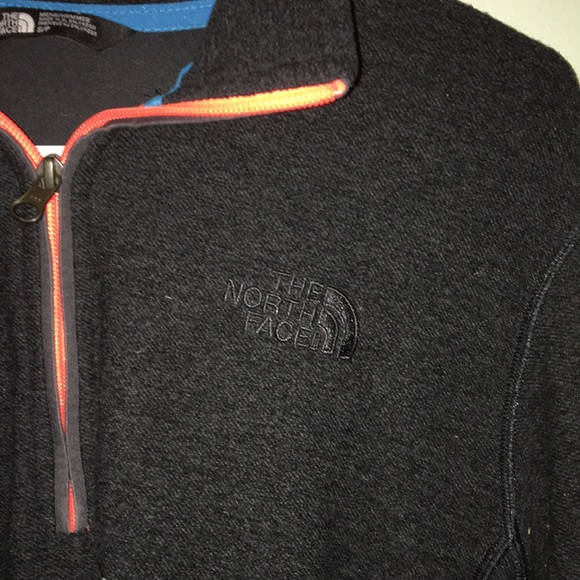 The North Face 1/4 Zip Sweater - Picture 4 of 6